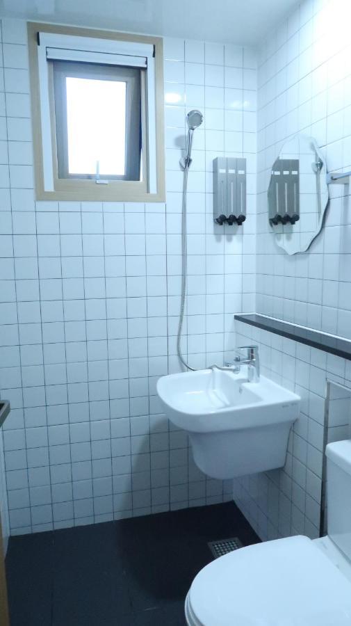 38Th Street Guesthouse Мокпо Екстериор снимка
